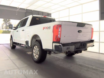 2024 Ford Super Duty F-250 XLT Crew Cab Medium Bed - miniatura 6