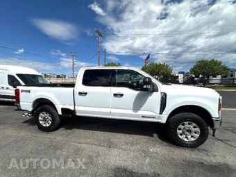 2024 Ford Super Duty F-250 XLT Crew Cab Medium Bed - miniatura 4