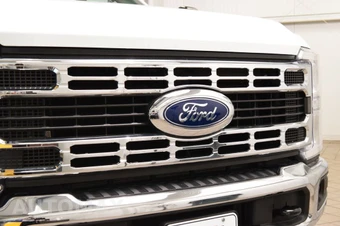 2024 Ford Super Duty F-350 Cab Chassis XL Crew Cab DRW - miniatura 5