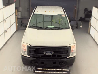 2024 Ford Super Duty F-350 Cab Chassis XL Crew Cab DRW - miniatura 2