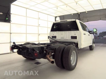 2024 Ford Super Duty F-350 Cab Chassis XL Crew Cab DRW - miniatura 4