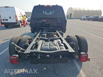 2024 Ford Super Duty F-350 Cab Chassis XL Crew Cab DRW - miniatura 16