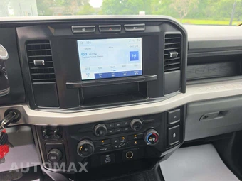 2024 Ford Super Duty F-350 Cab Chassis XL Crew Cab DRW - miniatura 9