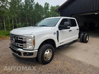 2024 Ford Super Duty F-350 Cab Chassis XL Crew Cab DRW - miniatura 1