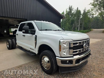 2024 Ford Super Duty F-350 Cab Chassis XL Crew Cab DRW - miniatura 11