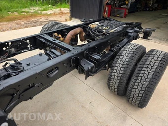 2024 Ford Super Duty F-350 Cab Chassis XL Crew Cab DRW - miniatura 14