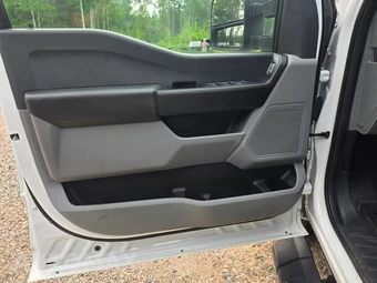 2024 Ford Super Duty F-350 Cab Chassis XL Crew Cab DRW - miniatura 17