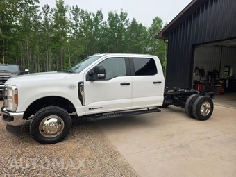 2024 Ford Super Duty F-350 Cab Chassis XL Crew Cab DRW - miniatura 2
