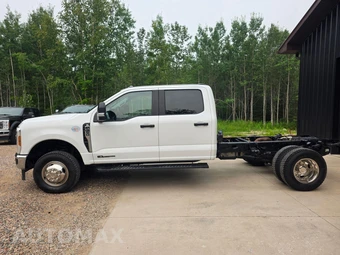 2024 Ford Super Duty F-350 Cab Chassis XL Crew Cab DRW - miniatura 3