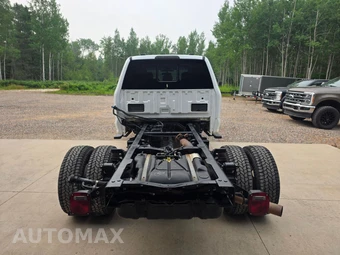 2024 Ford Super Duty F-350 Cab Chassis XL Crew Cab DRW - miniatura 6