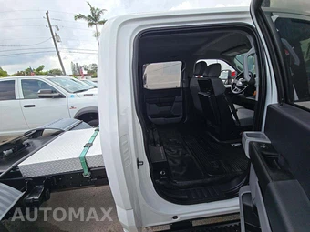 2024 Ford Super Duty F-350 Cab Chassis XL Crew Cab DRW - miniatura 15