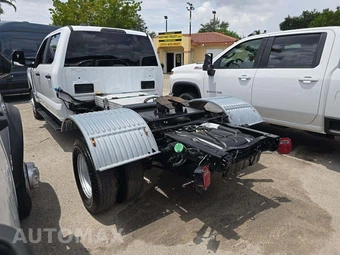 2024 Ford Super Duty F-350 Cab Chassis XL Crew Cab DRW - miniatura 2