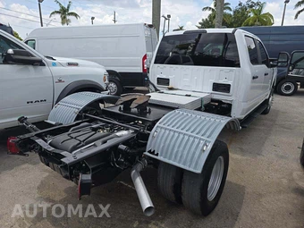 2024 Ford Super Duty F-350 Cab Chassis XL Crew Cab DRW - miniatura 3
