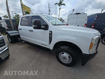 2024 Ford Super Duty F-350 Cab Chassis XL Crew Cab DRW - miniatura 4