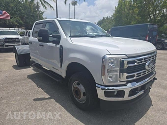 2024 Ford Super Duty F-350 Cab Chassis XL Crew Cab DRW - miniatura 4