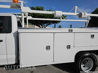 2024 Ford Super Duty F-350 Cab Chassis XL Regular Cab DRW - miniatura 10