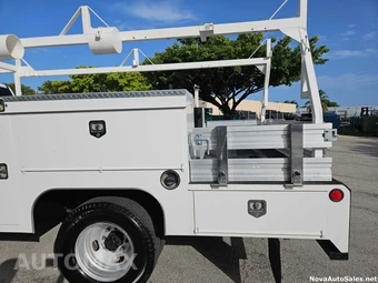 2024 Ford Super Duty F-350 Cab Chassis XL Regular Cab DRW - miniatura 11