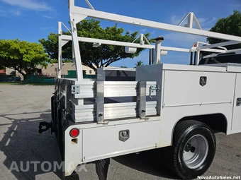 2024 Ford Super Duty F-350 Cab Chassis XL Regular Cab DRW - miniatura 12