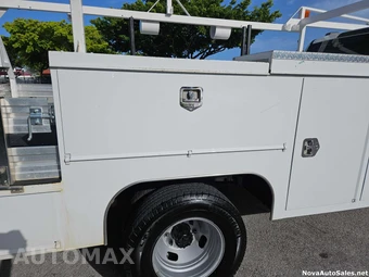 2024 Ford Super Duty F-350 Cab Chassis XL Regular Cab DRW - miniatura 13