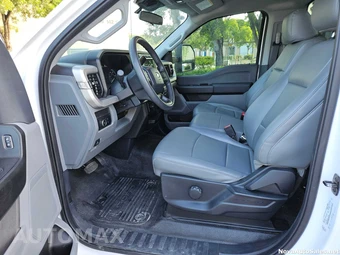 2024 Ford Super Duty F-350 Cab Chassis XL Regular Cab DRW - miniatura 18