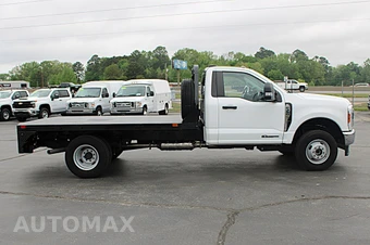 2024 Ford Super Duty F-350 Cab Chassis XLT Regular Cab DRW - miniatura 11