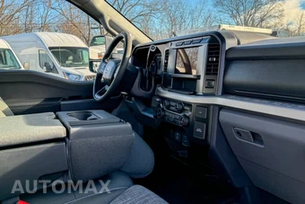 2024 Ford Super Duty F-350 Cab Chassis XLT Regular Cab DRW - miniatura 13