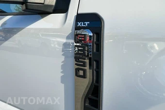 2024 Ford Super Duty F-350 Cab Chassis XLT Regular Cab DRW - miniatura 17