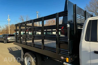 2024 Ford Super Duty F-350 Cab Chassis XLT Regular Cab DRW - miniatura 19