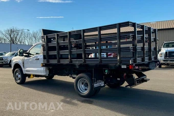 2024 Ford Super Duty F-350 Cab Chassis XLT Regular Cab DRW - miniatura 5