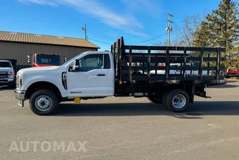 2024 Ford Super Duty F-350 Cab Chassis XLT Regular Cab DRW - miniatura 6
