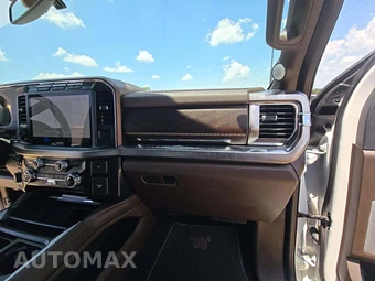 2024 Ford Super Duty F-350 King Ranch Crew Cab Medium Bed - miniatura 16