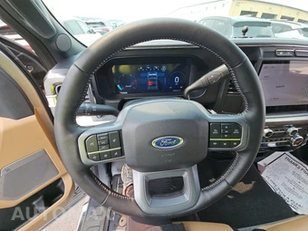 2024 Ford Super Duty F-350 Lariat Crew Cab Long Bed - miniatura 10