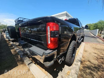 2024 Ford Super Duty F-350 Lariat Crew Cab Long Bed - miniatura 3