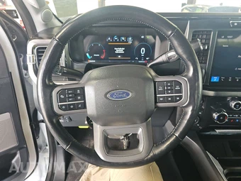 2024 Ford Super Duty F-350 Lariat Crew Cab Medium Bed - miniatura 10