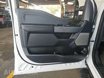 2024 Ford Super Duty F-350 Lariat Crew Cab Medium Bed - miniatura 9