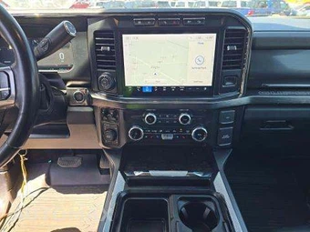 2024 Ford Super Duty F-350 Lariat Crew Cab Medium Bed - miniatura 11