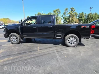 2024 Ford Super Duty F-350 Lariat Crew Cab Medium Bed - miniatura 3