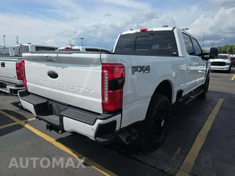 2024 Ford Super Duty F-350 Lariat Crew Cab Medium Bed - miniatura 3