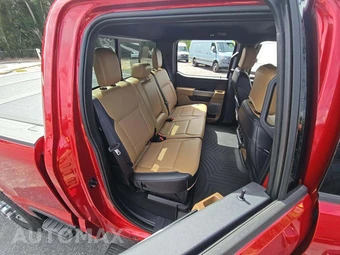 2024 Ford Super Duty F-350 Lariat Crew Cab Medium Bed - miniatura 16