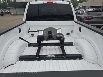 2024 Ford Super Duty F-350 XL Extended Cab Medium Bed w/Rear Doors - miniatura 16