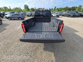 2024 Ford Super Duty F-350 XLT Crew Cab Medium Bed - miniatura 11