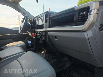 2024 Ford Super Duty F-450 Cab Chassis XL Crew Cab DRW - miniatura 18