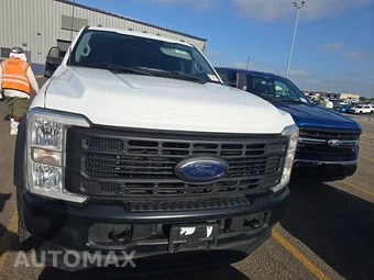 2024 Ford Super Duty F-450 Cab Chassis XL Crew Cab DRW - miniatura 2