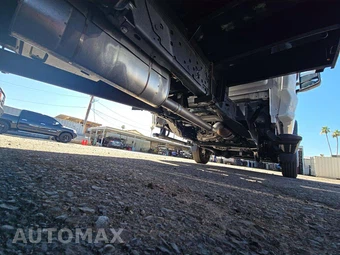 2024 Ford Super Duty F-450 Cab Chassis XL Regular Cab DRW - miniatura 11