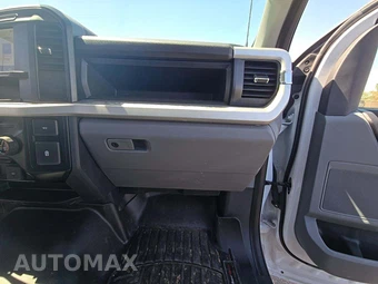 2024 Ford Super Duty F-450 Cab Chassis XL Regular Cab DRW - miniatura 13