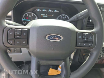 2024 Ford Super Duty F-450 Cab Chassis XL Regular Cab DRW - miniatura 17