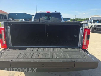 2024 Ford Super Duty F-450 Lariat Crew Cab Long Bed DRW - miniatura 11