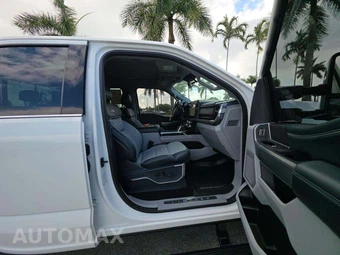 2024 Ford Super Duty F-450 Limited Crew Cab Long Bed DRW - miniatura 18