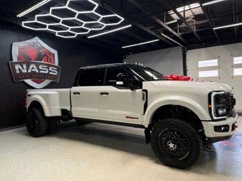2024 Ford Super Duty F-450 Limited Crew Cab Long Bed DRW - miniatura 17