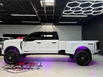 2024 Ford Super Duty F-450 Limited Crew Cab Long Bed DRW - miniatura 49